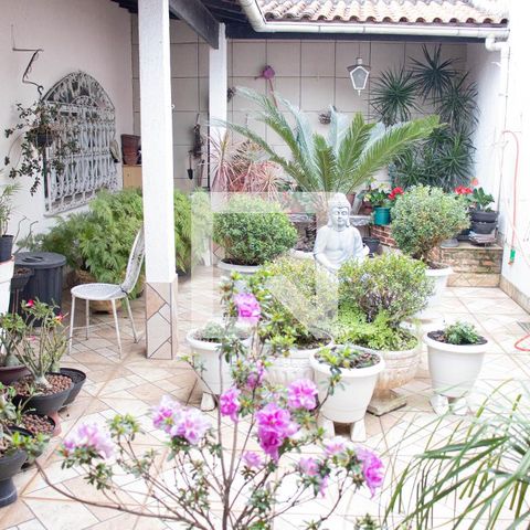 Casa à venda com 406m², 6 quartos e 3 vagas Casa à venda com 406m², 6 quartos e 3 vagasQuintal frente