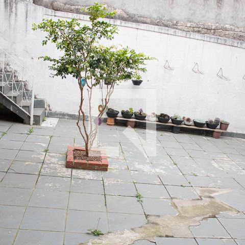 Casa à venda com 406m², 6 quartos e 3 vagas Casa à venda com 406m², 6 quartos e 3 vagasQuintal fundo