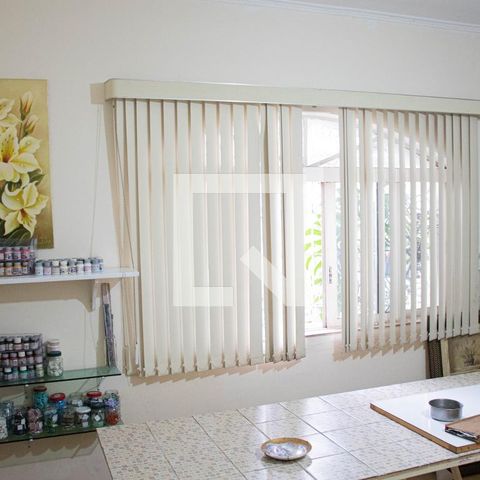 Casa à venda com 406m², 6 quartos e 3 vagas Casa à venda com 406m², 6 quartos e 3 vagasQuarto 3