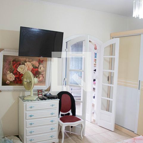 Casa à venda com 406m², 6 quartos e 3 vagas Casa à venda com 406m², 6 quartos e 3 vagasQuarto 1