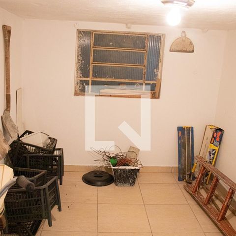 Casa à venda com 406m², 6 quartos e 3 vagas Casa à venda com 406m², 6 quartos e 3 vagasQuarto 5