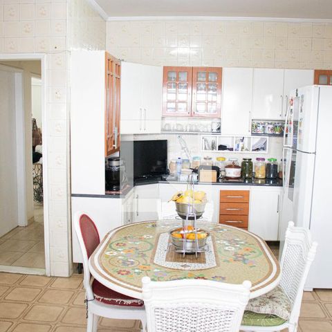 Casa à venda com 406m², 6 quartos e 3 vagas Casa à venda com 406m², 6 quartos e 3 vagasCozinha