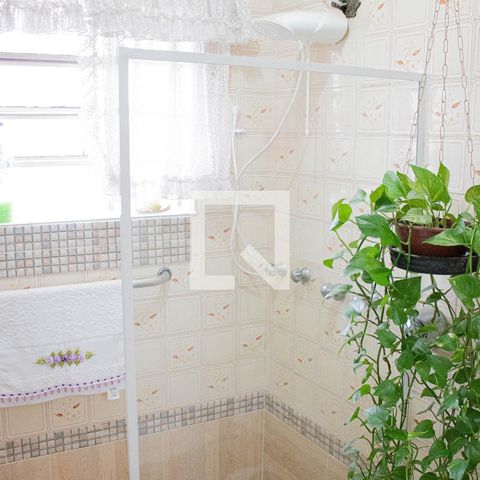 Casa à venda com 406m², 6 quartos e 3 vagas Casa à venda com 406m², 6 quartos e 3 vagasBanheiro 1
