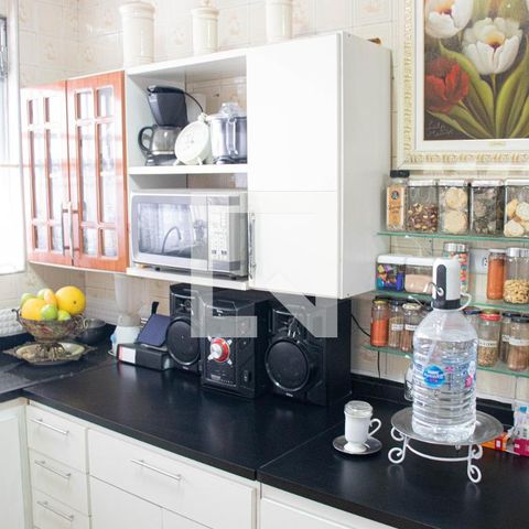 Casa à venda com 406m², 6 quartos e 3 vagas Casa à venda com 406m², 6 quartos e 3 vagasCozinha