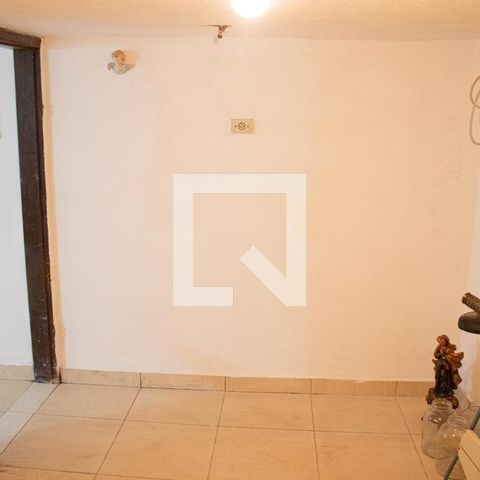 Casa à venda com 406m², 6 quartos e 3 vagas Casa à venda com 406m², 6 quartos e 3 vagasQuarto 5