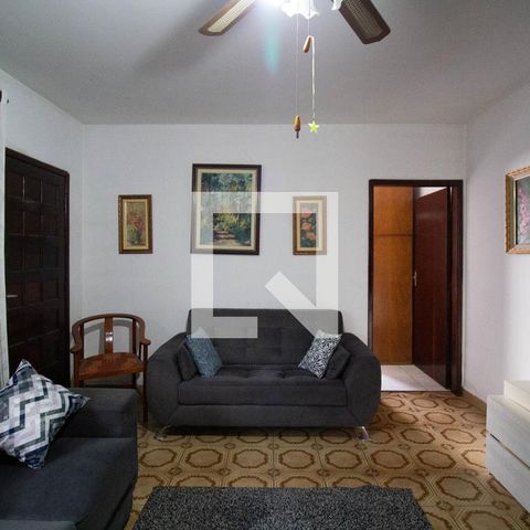 Casa à venda com 255m², 4 quartos e 2 vagasSala