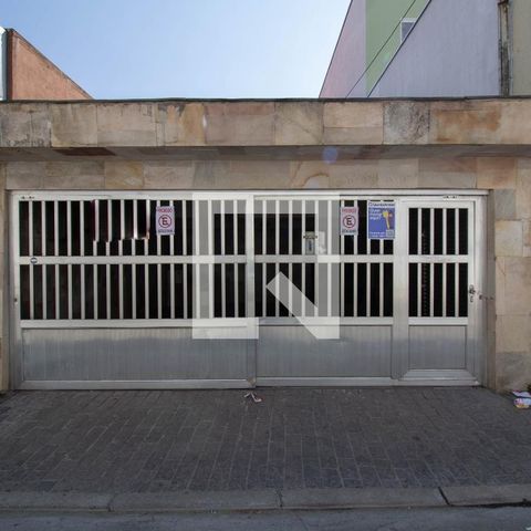 Casa à venda com 255m², 4 quartos e 2 vagasFachada