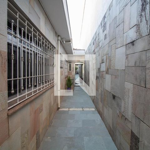 Casa à venda com 255m², 4 quartos e 2 vagasCorredor