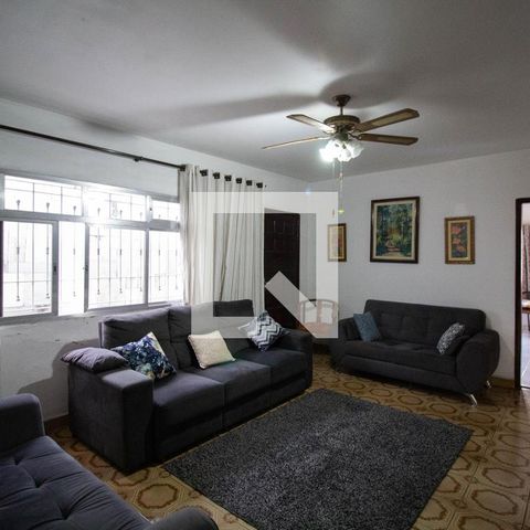 Casa à venda com 255m², 4 quartos e 2 vagasSala