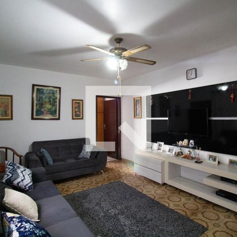 Casa à venda com 255m², 4 quartos e 2 vagasSala