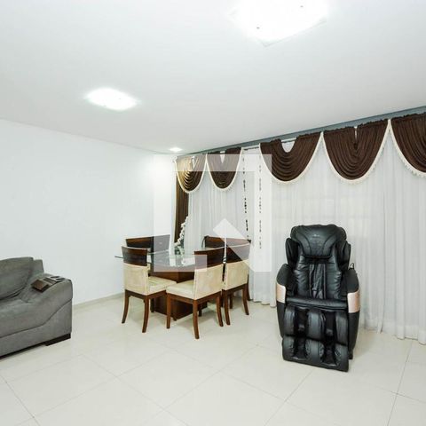 Casa à venda com 218m², 4 quartos e 3 vagasSala