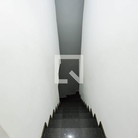 Casa à venda com 218m², 4 quartos e 3 vagasEscada Quartos/Sala