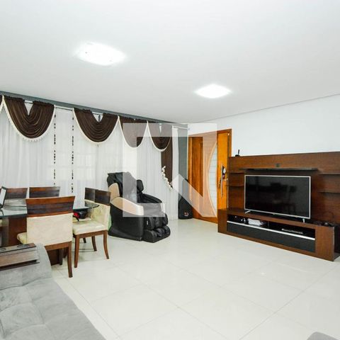 Casa à venda com 218m², 4 quartos e 3 vagasSala