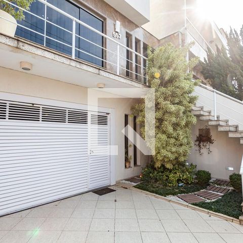 Casa para alugar com 223m², 3 quartos e 4 vagas Casa para alugar com 223m², 3 quartos e 4 vagasGAragem