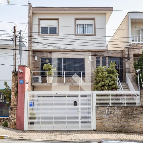 Casa para alugar com 223m², 3 quartos e 4 vagas Casa para alugar com 223m², 3 quartos e 4 vagasFachada