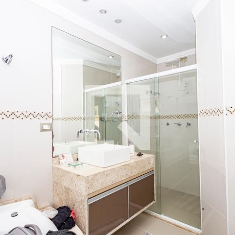 Casa para alugar com 223m², 3 quartos e 4 vagas Casa para alugar com 223m², 3 quartos e 4 vagasBanheiro Suite