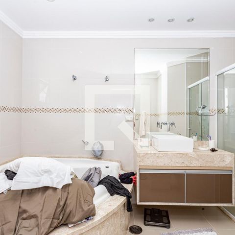 Casa para alugar com 223m², 3 quartos e 4 vagas Casa para alugar com 223m², 3 quartos e 4 vagasBanheiro Suite
