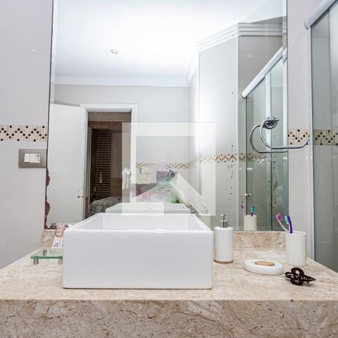 Casa para alugar com 223m², 3 quartos e 4 vagas Casa para alugar com 223m², 3 quartos e 4 vagasBanheiro Suite
