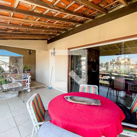 Casa à venda com 500m², 4 quartos e 5 vagas Casa à venda com 500m², 4 quartos e 5 vagasTerraço