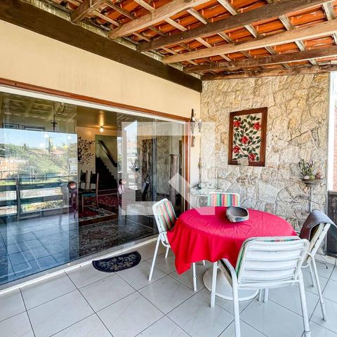 Casa à venda com 500m², 4 quartos e 5 vagas Casa à venda com 500m², 4 quartos e 5 vagasTerraço