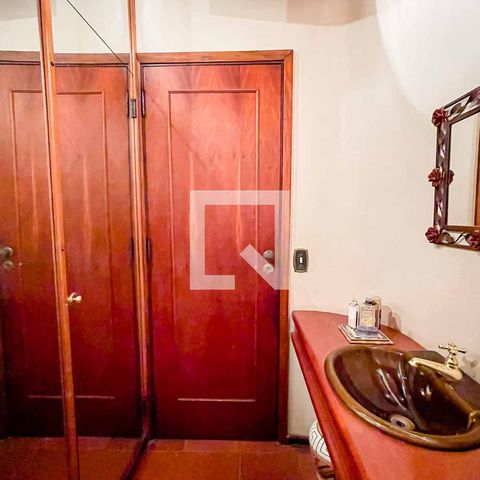 Casa à venda com 500m², 4 quartos e 5 vagas Casa à venda com 500m², 4 quartos e 5 vagasLavabo
