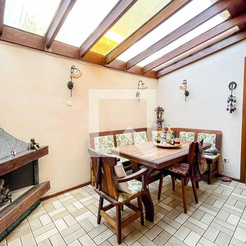 Casa à venda com 500m², 4 quartos e 5 vagas Casa à venda com 500m², 4 quartos e 5 vagasCozinha