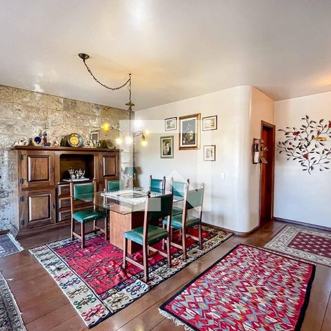 Casa à venda com 500m², 4 quartos e 5 vagas Casa à venda com 500m², 4 quartos e 5 vagasSala de Jantar