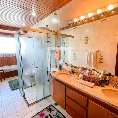 Casa à venda com 500m², 4 quartos e 5 vagas Casa à venda com 500m², 4 quartos e 5 vagasBanheiro 2