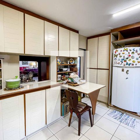 Casa à venda com 500m², 4 quartos e 5 vagas Casa à venda com 500m², 4 quartos e 5 vagasCozinha