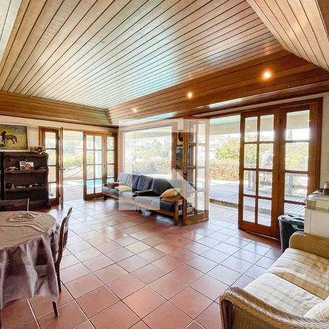 Casa à venda com 500m², 4 quartos e 5 vagas Casa à venda com 500m², 4 quartos e 5 vagasÁrea comum