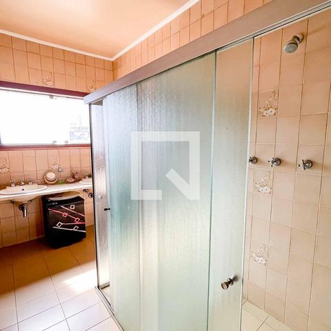 Casa à venda com 500m², 4 quartos e 5 vagas Casa à venda com 500m², 4 quartos e 5 vagasBanheiro 3