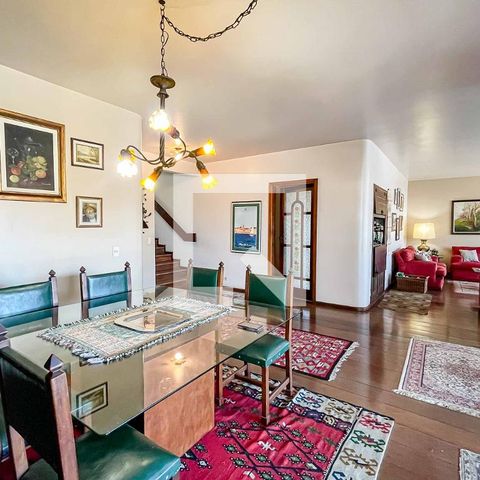 Casa à venda com 500m², 4 quartos e 5 vagas Casa à venda com 500m², 4 quartos e 5 vagasSala de Jantar