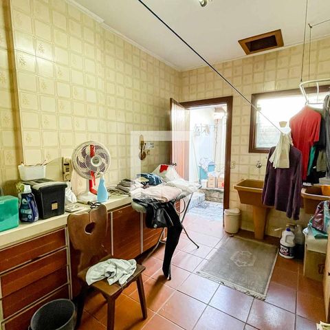 Casa à venda com 500m², 4 quartos e 5 vagas Casa à venda com 500m², 4 quartos e 5 vagasÁrea de Serviço