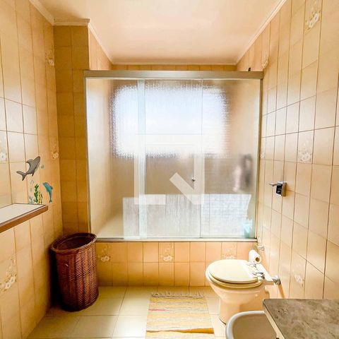 Casa à venda com 500m², 4 quartos e 5 vagas Casa à venda com 500m², 4 quartos e 5 vagasBanheiro 1