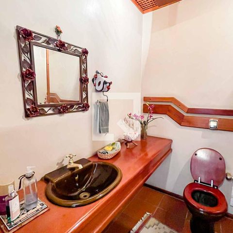 Casa à venda com 500m², 4 quartos e 5 vagas Casa à venda com 500m², 4 quartos e 5 vagasLavabo
