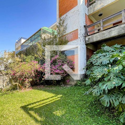 Casa à venda com 500m², 4 quartos e 5 vagas Casa à venda com 500m², 4 quartos e 5 vagasÁrea comum