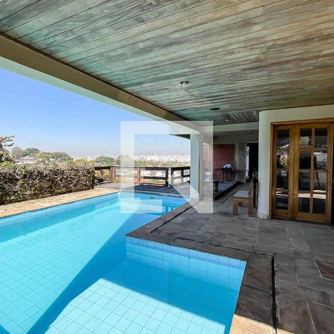 Casa à venda com 500m², 4 quartos e 5 vagas Casa à venda com 500m², 4 quartos e 5 vagasÁrea comum