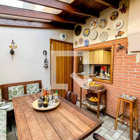 Casa à venda com 500m², 4 quartos e 5 vagas Casa à venda com 500m², 4 quartos e 5 vagasCozinha
