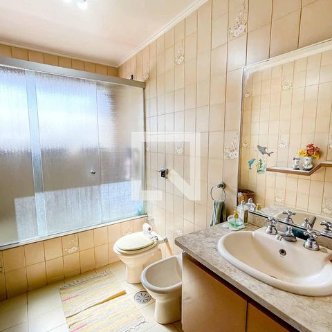 Casa à venda com 500m², 4 quartos e 5 vagas Casa à venda com 500m², 4 quartos e 5 vagasBanheiro 1