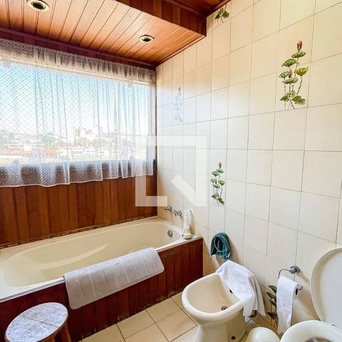 Casa à venda com 500m², 4 quartos e 5 vagas Casa à venda com 500m², 4 quartos e 5 vagasBanheiro 2