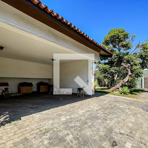 Casa à venda com 500m², 4 quartos e 5 vagas Casa à venda com 500m², 4 quartos e 5 vagasÁrea comum