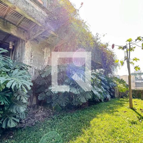 Casa à venda com 500m², 4 quartos e 5 vagas Casa à venda com 500m², 4 quartos e 5 vagasÁrea comum