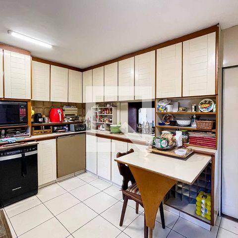 Casa à venda com 500m², 4 quartos e 5 vagas Casa à venda com 500m², 4 quartos e 5 vagasCozinha