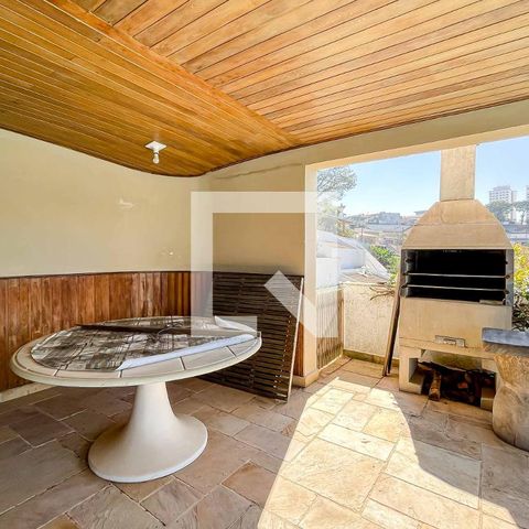 Casa à venda com 500m², 4 quartos e 5 vagas Casa à venda com 500m², 4 quartos e 5 vagasÁrea comum
