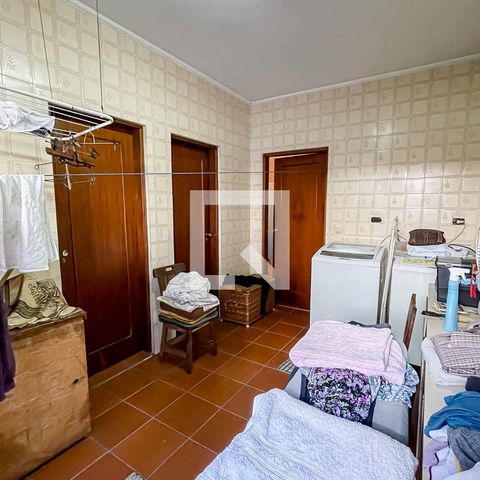 Casa à venda com 500m², 4 quartos e 5 vagas Casa à venda com 500m², 4 quartos e 5 vagasÁrea de Serviço