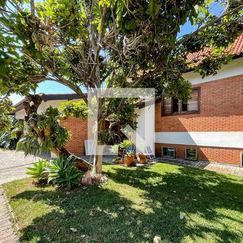 Casa à venda com 500m², 4 quartos e 5 vagas Casa à venda com 500m², 4 quartos e 5 vagasÁrea comum