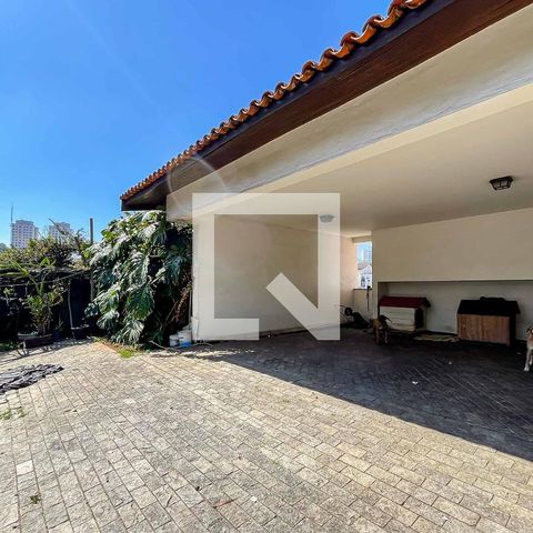Casa à venda com 500m², 4 quartos e 5 vagas Casa à venda com 500m², 4 quartos e 5 vagasÁrea comum