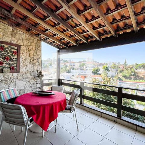 Casa à venda com 500m², 4 quartos e 5 vagas Casa à venda com 500m², 4 quartos e 5 vagasTerraço