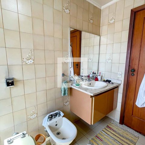 Casa à venda com 500m², 4 quartos e 5 vagas Casa à venda com 500m², 4 quartos e 5 vagasBanheiro 1