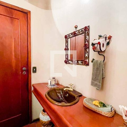 Casa à venda com 500m², 4 quartos e 5 vagas Casa à venda com 500m², 4 quartos e 5 vagasLavabo